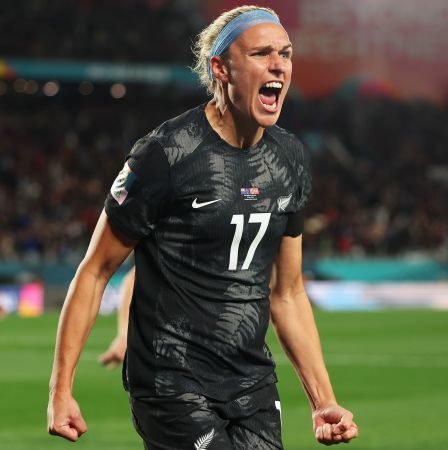 La Nouvelle-Zélande remporte son premier match de Coupe du Monde Féminine contre la Norvège grâce à un but de Hannah Wilkinson. 25 La Nouvelle-Zélande remporte son premier match de Coupe du Monde Féminine contre la Norvège grâce à un but de Hannah Wilkinson. - 24