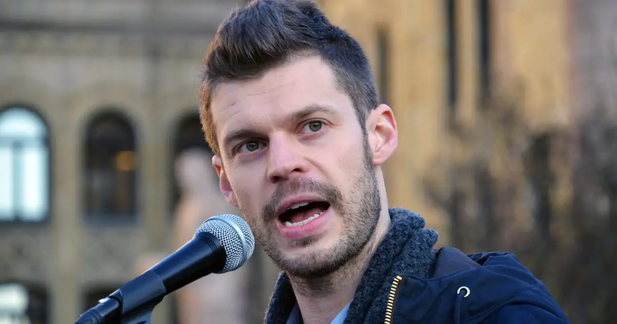 Le chef du parti de gauche norvégien démissionne après avoir volé des lunettes de soleil Hugo Boss - POLITICO 4 Le chef du parti de gauche norvégien démissionne après avoir volé des lunettes de soleil Hugo Boss - POLITICO - 3