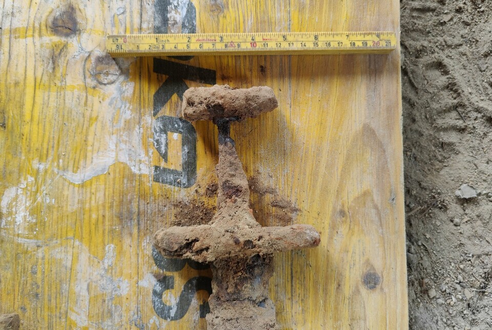 La poignée de l'épée indique aux archéologues qu'il s'agit d'une épée de l'ère viking. La poignée de l'épée indique aux archéologues que cette épée date de l'époque viking.
