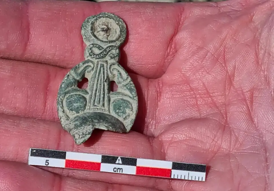 L'une des magnifiques boucles de l'époque mérovingienne découvertes à Sem. Une des magnifiques boucles de l'époque mérovingienne trouvées à Sem.