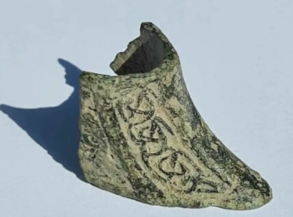 La garde de l'épée datant de l'époque mérovingienne indique aux archéologues que c'est l'élite de cette époque qui résidait à Sem. La poignée d'épée de l'époque mérovingienne indique aux archéologues que c'est l'élite de l'époque qui résidait à Sem.