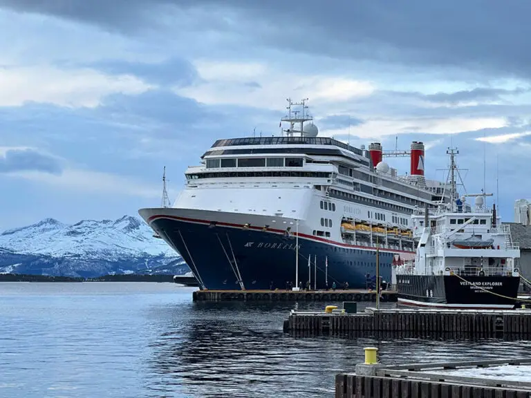 Fred Olsen MS Borealis à Molde.