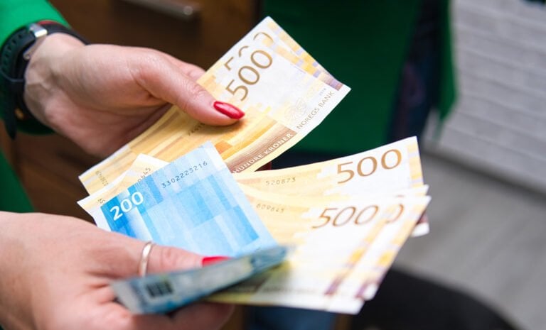 La Norvège est-elle vraiment si mauvaise pour les étrangers ? 18 Norvège billets de banque en couronnes