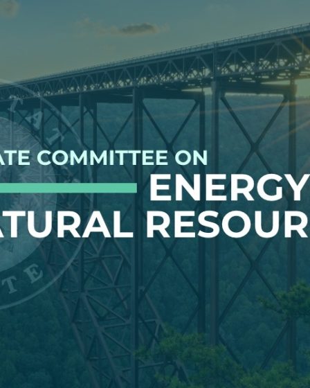 Manchin annonce que des épicéas de Norvège de la forêt nationale de Monongahela serviront de 202... 11 Manchin annonce que des épicéas de Norvège de la forêt nationale de Monongahela serviront de 202... - 10