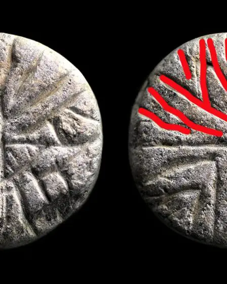Pièce de jeu médiévale avec inscription runique trouvée en Norvège - 1