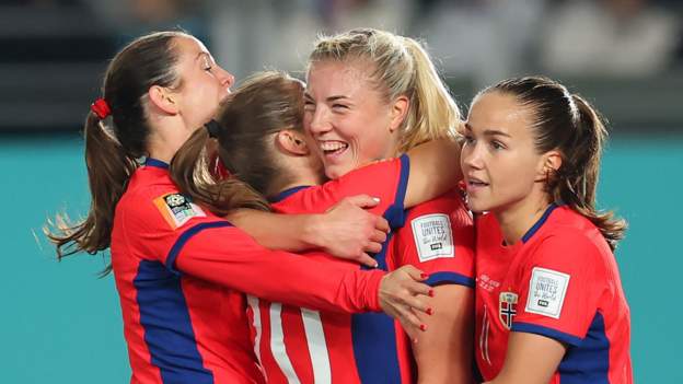 Norvège 6-0 Philippines : Les Norvégiens se qualifient pour les huitièmes de finale en s'imposant largement 4 Norvège 6-0 Philippines : Les Norvégiens se qualifient pour les huitièmes de finale en s'imposant largement - 3