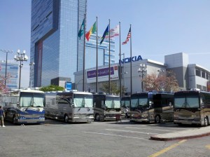 Des tournées nationales à la fabrication artisanale d'armoires, un Norvégien découvre qu'il n'y a pas d'endroit où l'on puisse se sentir comme chez soi. 78 Des tournées nationales à la fabrication artisanale d'armoires, un Norvégien découvre qu'il n'y a pas d'endroit où l'on puisse se sentir comme chez soi. - 77