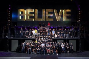 Des tournées nationales à la fabrication artisanale d'armoires, un Norvégien découvre qu'il n'y a pas d'endroit où l'on puisse se sentir comme chez soi. 82 Des tournées nationales à la fabrication artisanale d'armoires, un Norvégien découvre qu'il n'y a pas d'endroit où l'on puisse se sentir comme chez soi. - 81