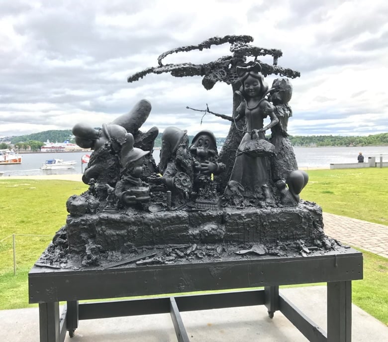 L'art à Oslo : Un guide de voyage sur le thème de l'art 34 Sculpture de conte de fées à Tjuvholmen, Oslo