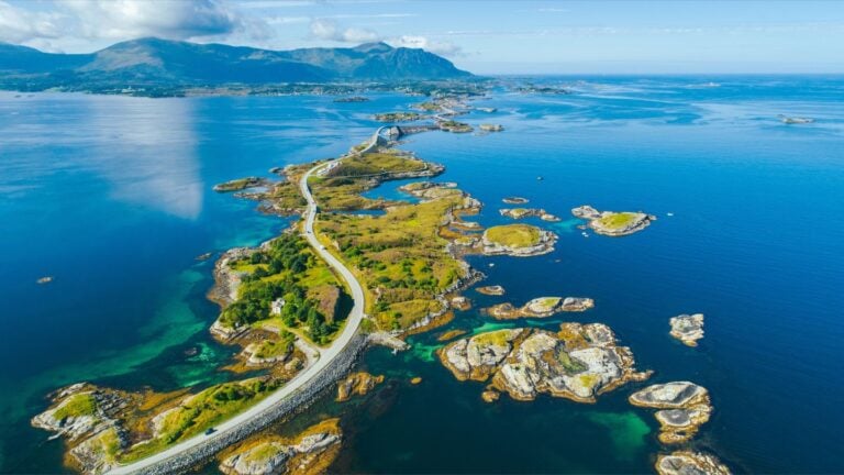 Une introduction à Kristiansund, Norvège 30 Route de l'Atlantique près de Kristiansund en Norvège.