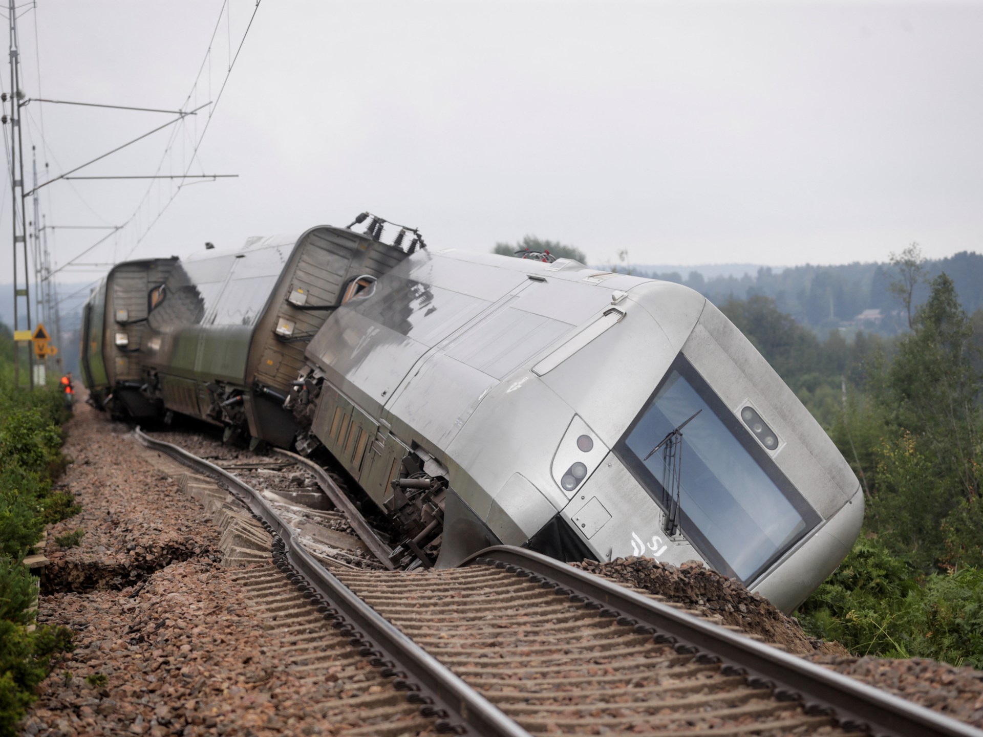 La Suède et la Norvège émettent des alertes rouges alors que de fortes pluies font dérailler un train et inondent les routes | Weather News 6 La Suède et la Norvège émettent des alertes rouges alors que de fortes pluies font dérailler un train et inondent les routes | Weather News - 5