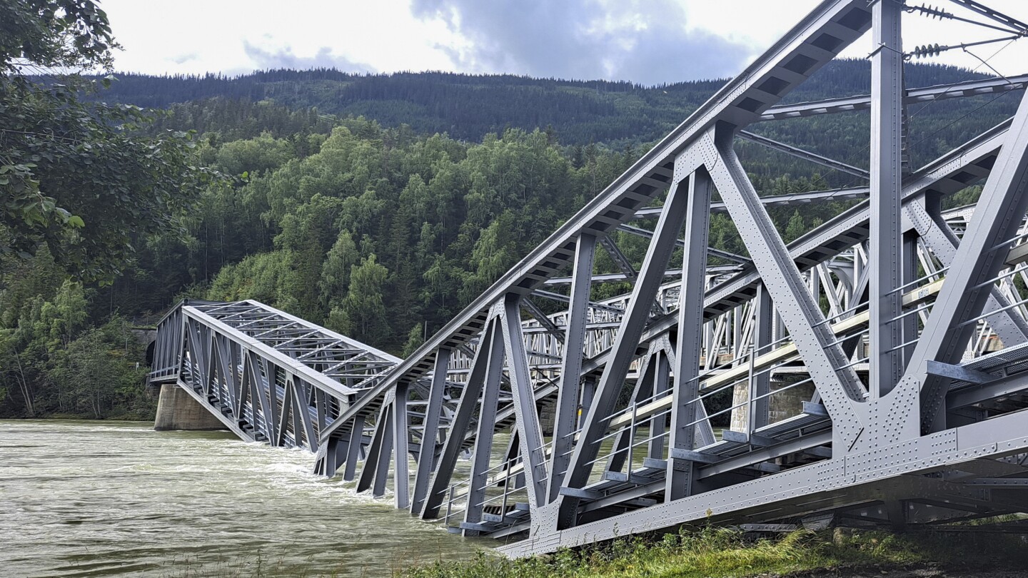 Un pont ferroviaire s'effondre dans le sud-est de la Norvège après les pluies torrentielles de la semaine dernière 4 Un pont ferroviaire s'effondre dans le sud-est de la Norvège après les pluies torrentielles de la semaine dernière - 3