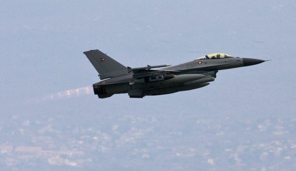 La Norvège, membre de l'OTAN, va faire don d'avions de combat F-16 à l'Ukraine, devenant ainsi le troisième pays à le faire 4 La Norvège, membre de l'OTAN, va faire don d'avions de combat F-16 à l'Ukraine, devenant ainsi le troisième pays à le faire - 3