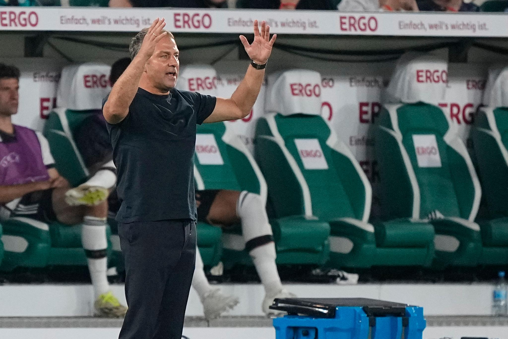 Crise du football allemand devant le CE à domicile : - Assez M. Flick ! 8 Crise du football allemand devant le CE à domicile : - Assez M. Flick ! - 7