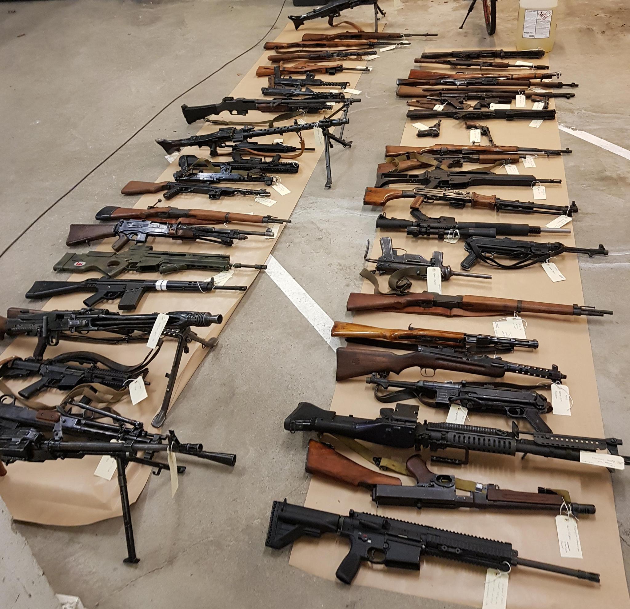 La police a trouvé des mitrailleuses ceinturées et des armes automatiques. Maintenant, l'homme qui stockait les armes se présente aux élections 6 La police a trouvé des mitrailleuses ceinturées et des armes automatiques. Maintenant, l'homme qui stockait les armes se présente aux élections - 5