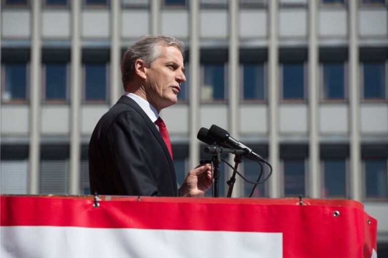 Jonas Gahr Støre prononçant un discours à Oslo en 2017. Photo : Ryan Rodrick Beiler / Shutterstock.com.