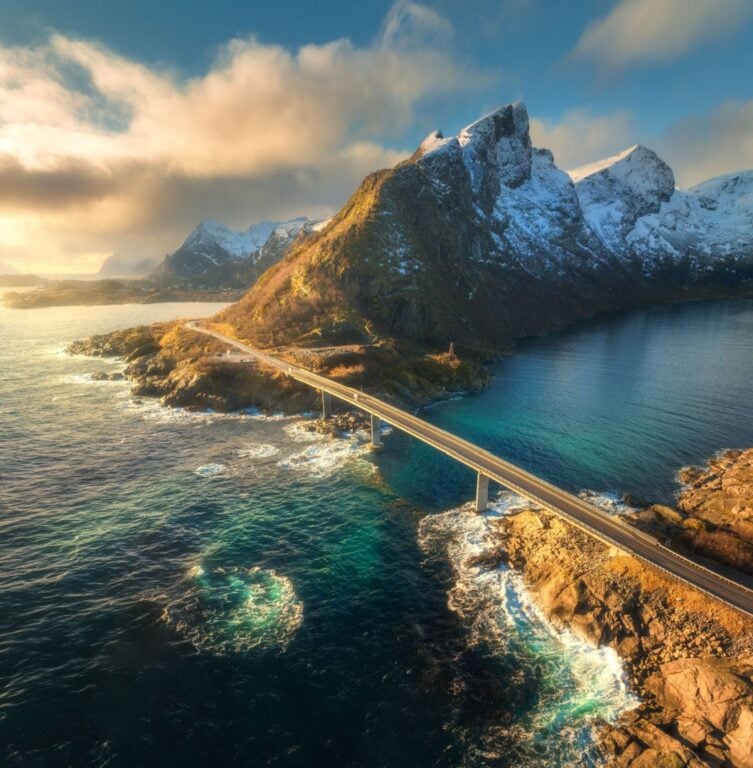 25 choses à faire aux Lofoten, Norvège 58 Pont routier des îles Lofoten.