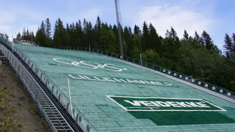 Saut à ski Lysgårdsbakken à Lillehammer. Photo : Janet Worg / Shutterstock.com.