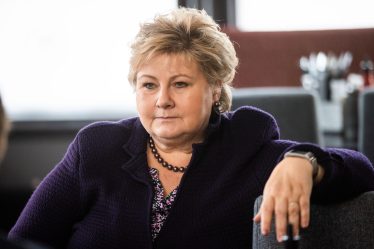 Erna Solberg est convoquée à une audition par la commission de contrôle - doit répondre de l'achat d'actions de son mari - E24 - 16