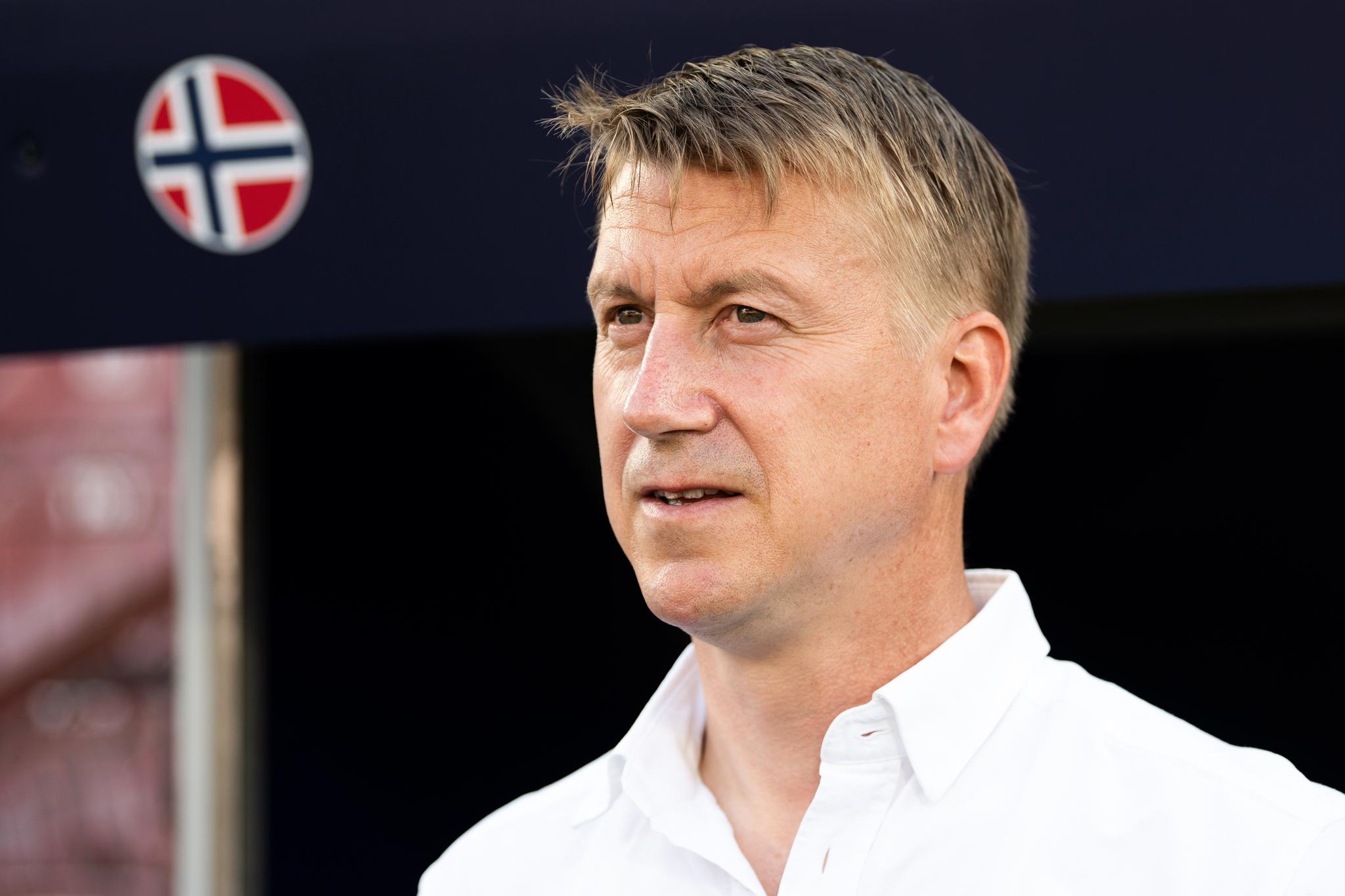 Smerud reprend temporairement l'équipe nationale féminine de football 4 Smerud reprend temporairement l'équipe nationale féminine de football - 3