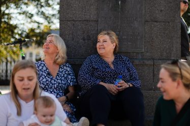 La droite a tamponné. Solberg ne craint pas que l'échange d'actions de son mari gâche les élections. - 18