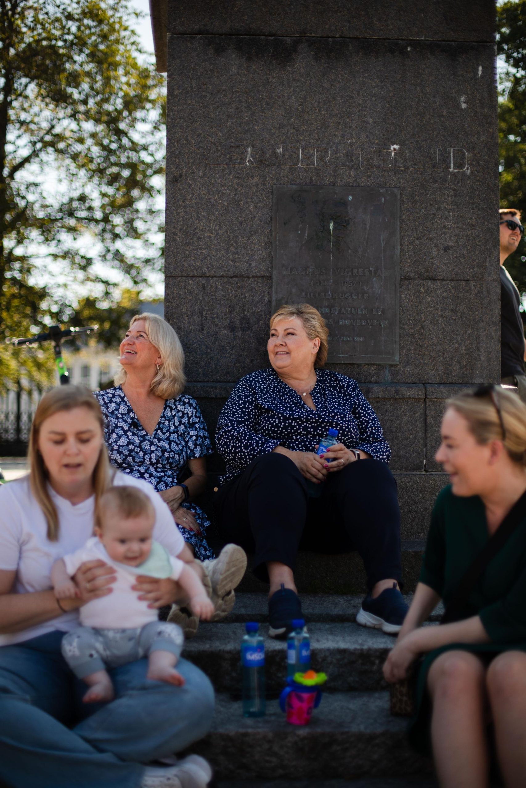 La droite a tamponné. Solberg ne craint pas que l'échange d'actions de son mari gâche les élections. 8 La droite a tamponné. Solberg ne craint pas que l'échange d'actions de son mari gâche les élections. - 7