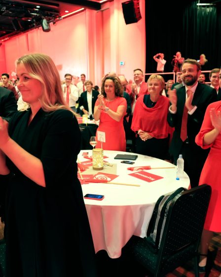 - Pas assez bien, dit le vice-président d'AP. La vaisselle commence mardi. 9 - Pas assez bien, dit le vice-président d'AP. La vaisselle commence mardi. - 8