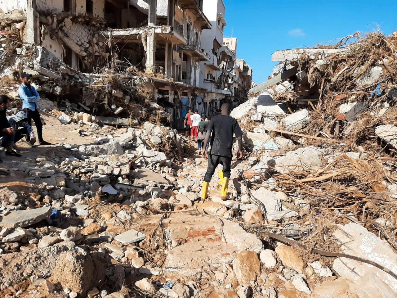 Au moins 20 000 personnes pourraient être mortes à la suite des inondations en Libye. C'est pour ça que ça s'est si mal passé. 14 Au moins 20 000 personnes pourraient être mortes à la suite des inondations en Libye. C'est pour ça que ça s'est si mal passé. - 13