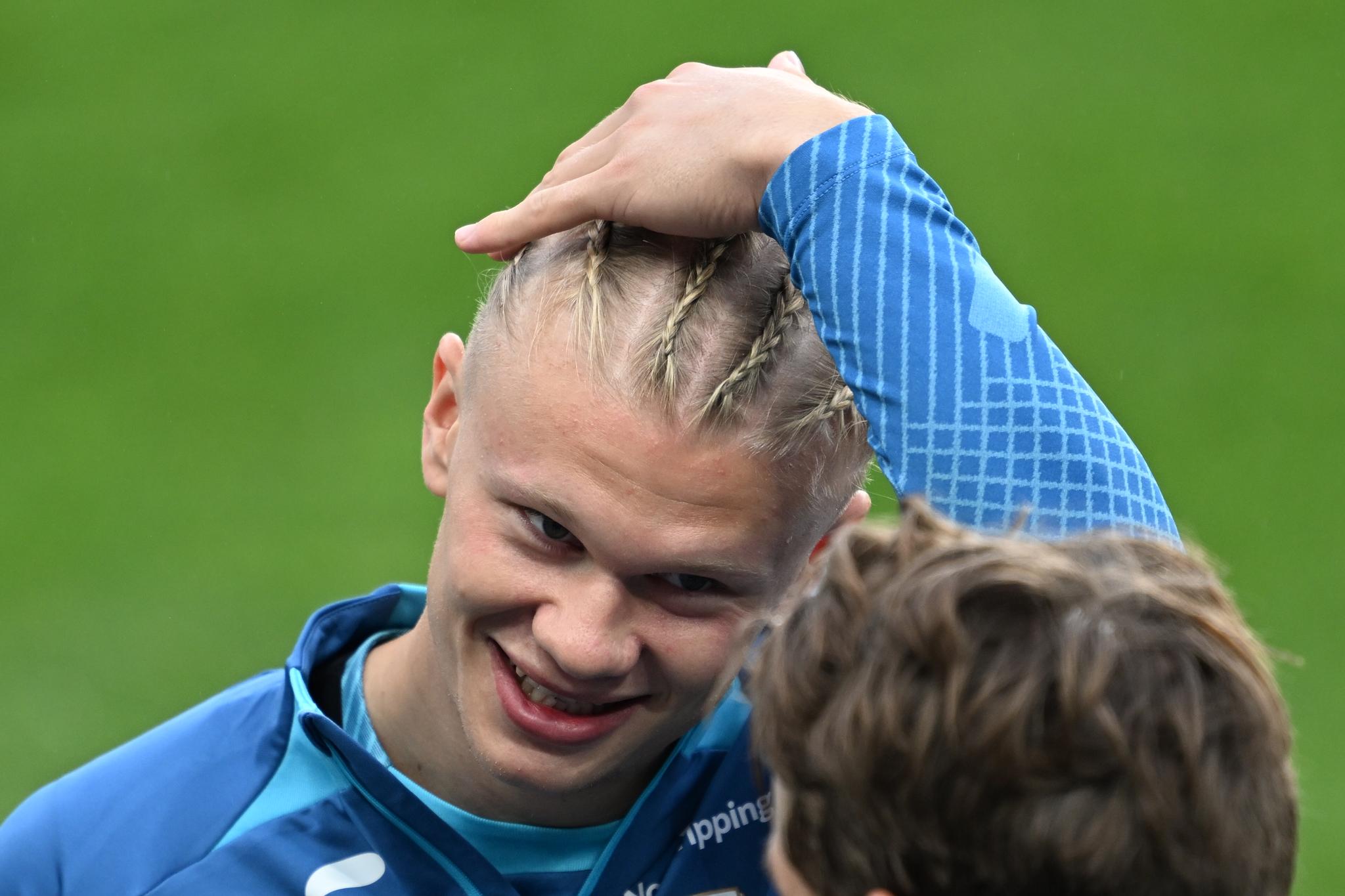 Haaland est apparu à l'entraînement de l'équipe nationale avec une nouvelle soudure 4 Haaland est apparu à l'entraînement de l'équipe nationale avec une nouvelle soudure - 3