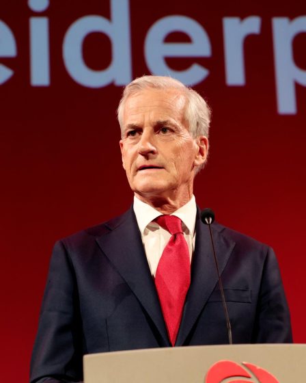 - Pas assez bien, dit Støre. La vaisselle commence mardi. - 4