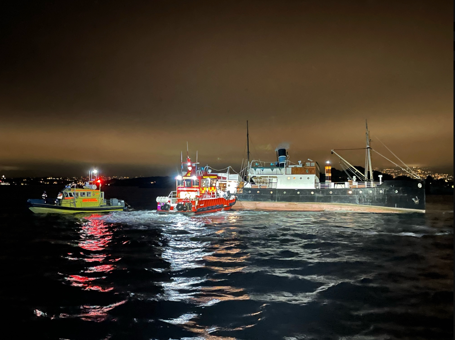 Tous les passagers évacués du navire vétéran comme soutien au sol dans le fjord d'Oslo 4 Tous les passagers évacués du navire vétéran comme soutien au sol dans le fjord d'Oslo - 3