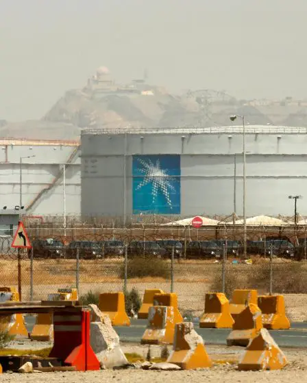 Les prix du pétrole augmentent suite aux informations faisant état de réductions prolongées de la production - E24 - 34
