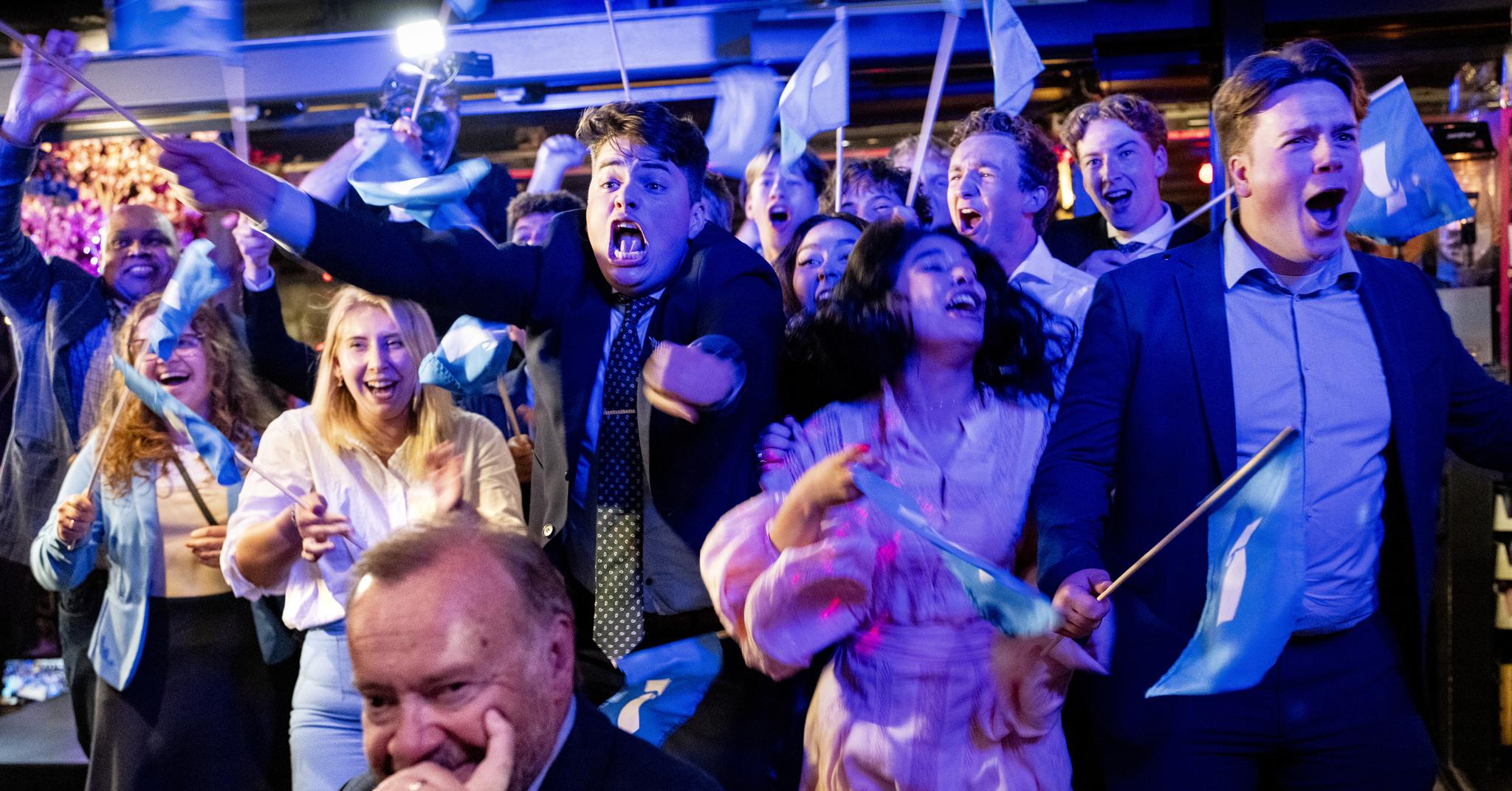 Vous êtes-vous endormi avant minuit ? C’est ce que vous devez savoir après la soirée électorale. 4 Vous êtes-vous endormi avant minuit ? C’est ce que vous devez savoir après la soirée électorale. - 3