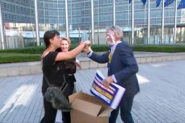Ici, le patron de Ryanair est attaqué - E24 - 20