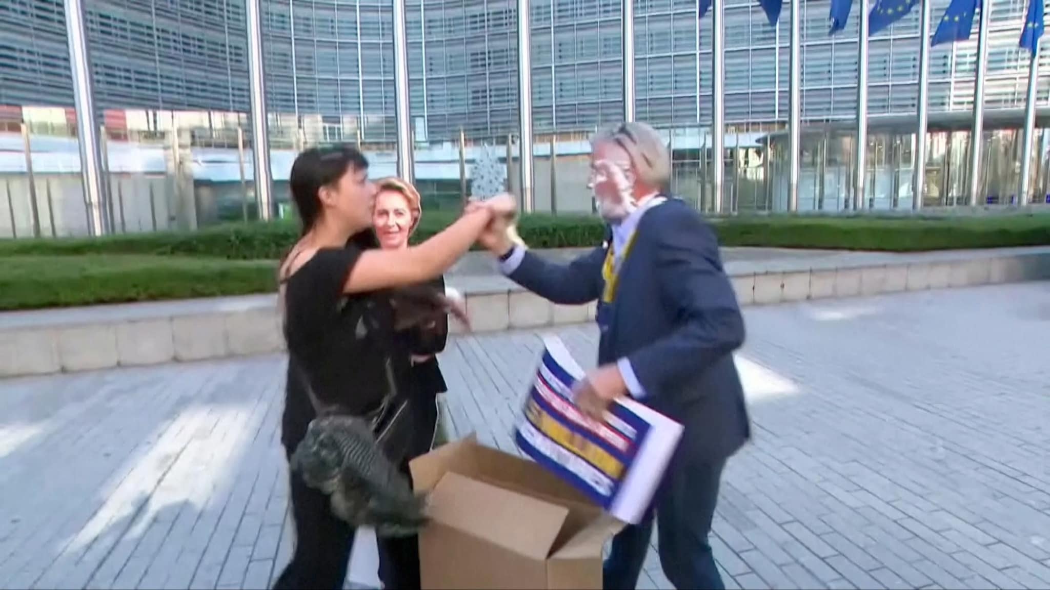 Ici, le patron de Ryanair est attaqué - E24 4 Ici, le patron de Ryanair est attaqué - E24 - 3