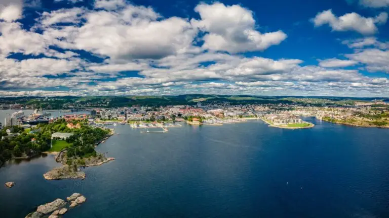 Annulation des ferries : Holland Norway Lines en difficulté financière 18 Vue de Kristiansand en Norvège prise par un drone.