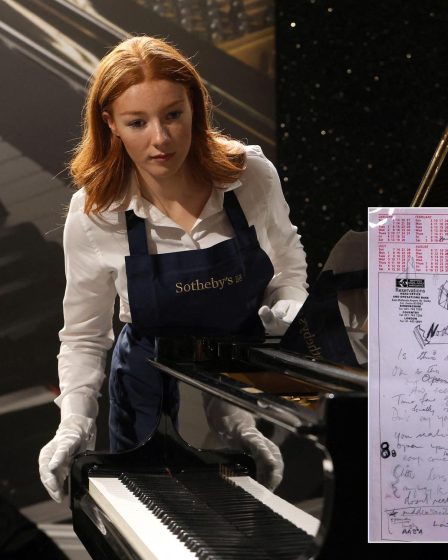 Le piano à queue et les paroles manuscrites de la star de Queen ont été vendus pour 40 millions de NOK – E24 - 37
