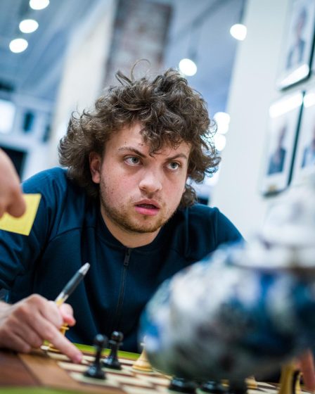 Niemann avec offre après bruit : - Veuillez y réfléchir - 23