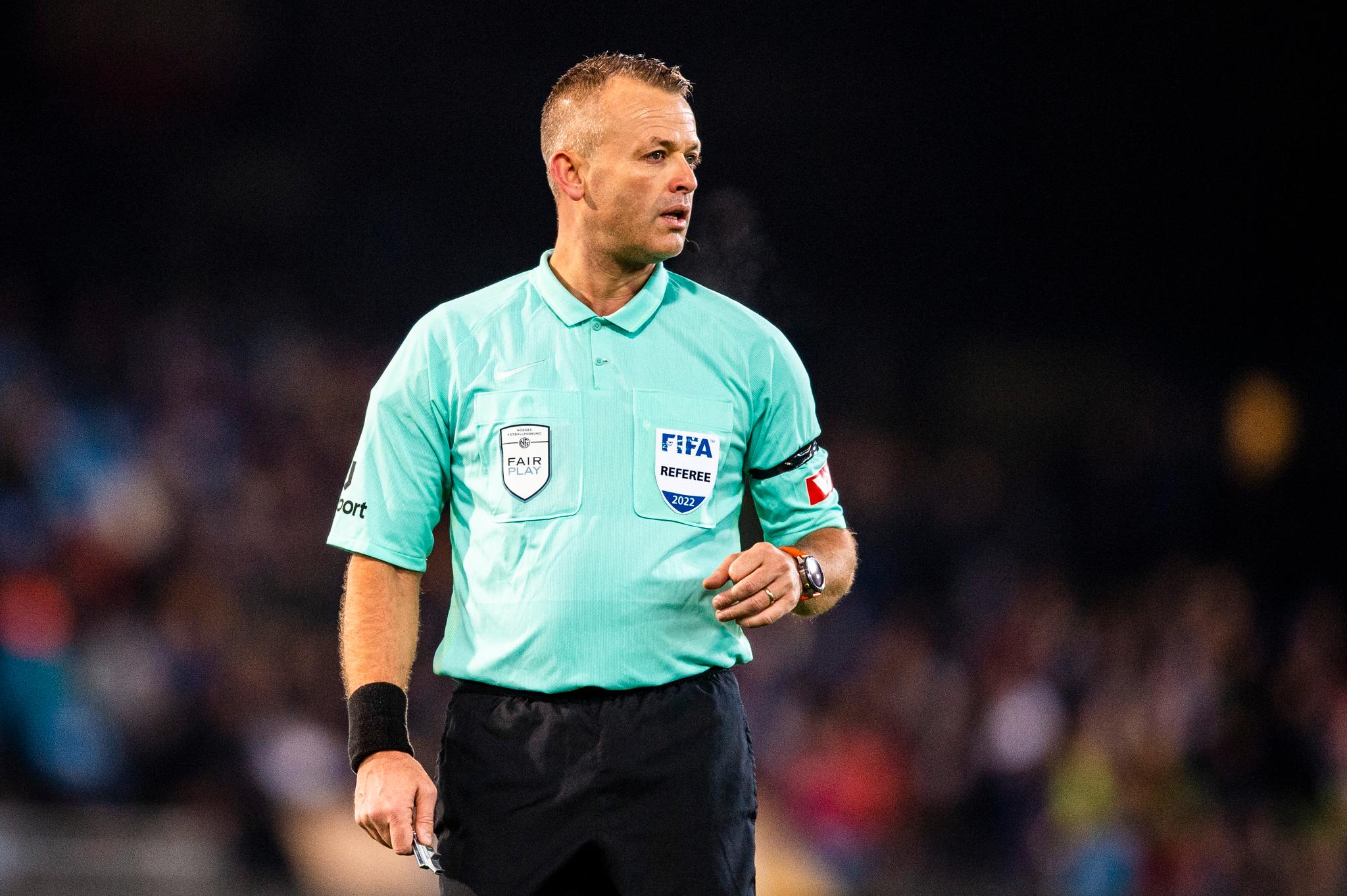 L'arbitre de football Moen condamné à quatre mois de prison 4 L'arbitre de football Moen condamné à quatre mois de prison - 3