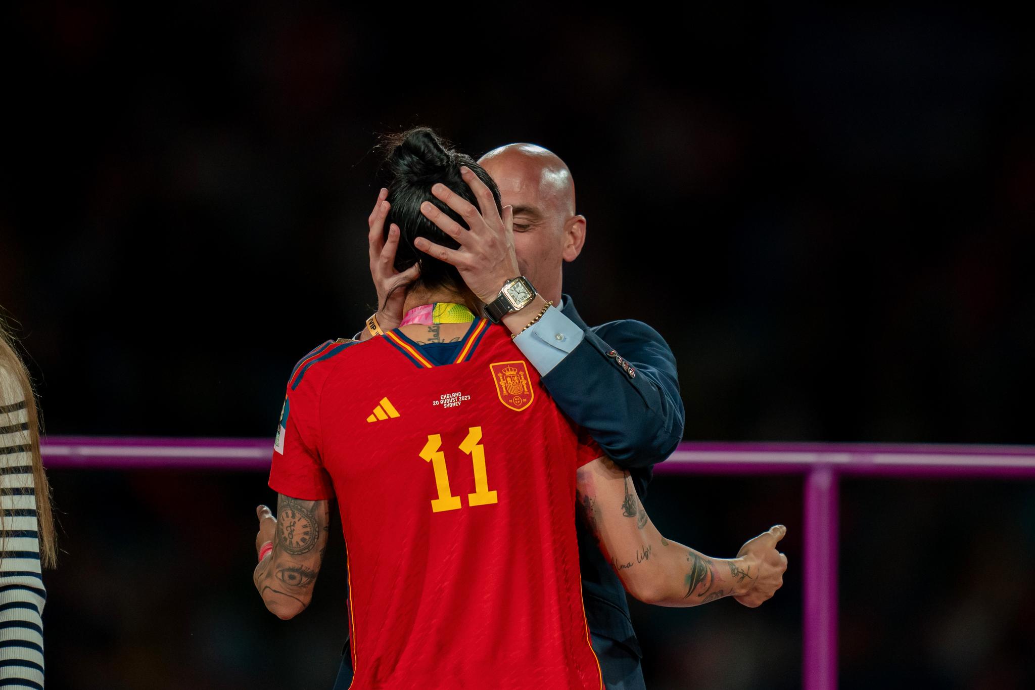 La Fédération espagnole de football présente ses excuses sans réserve au « football mondial » après le baiser de la Coupe du monde 4 La Fédération espagnole de football présente ses excuses sans réserve au « football mondial » après le baiser de la Coupe du monde - 3