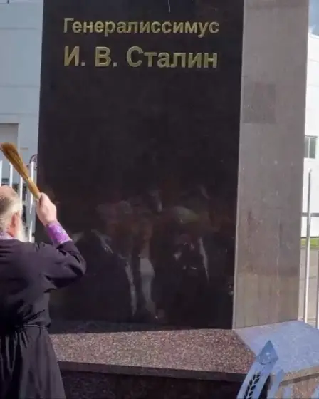 Ils écoutent avec horreur les noms des victimes de Staline. Pourquoi Poutine et d’autres Russes rendent-ils hommage au dictateur ? - 16
