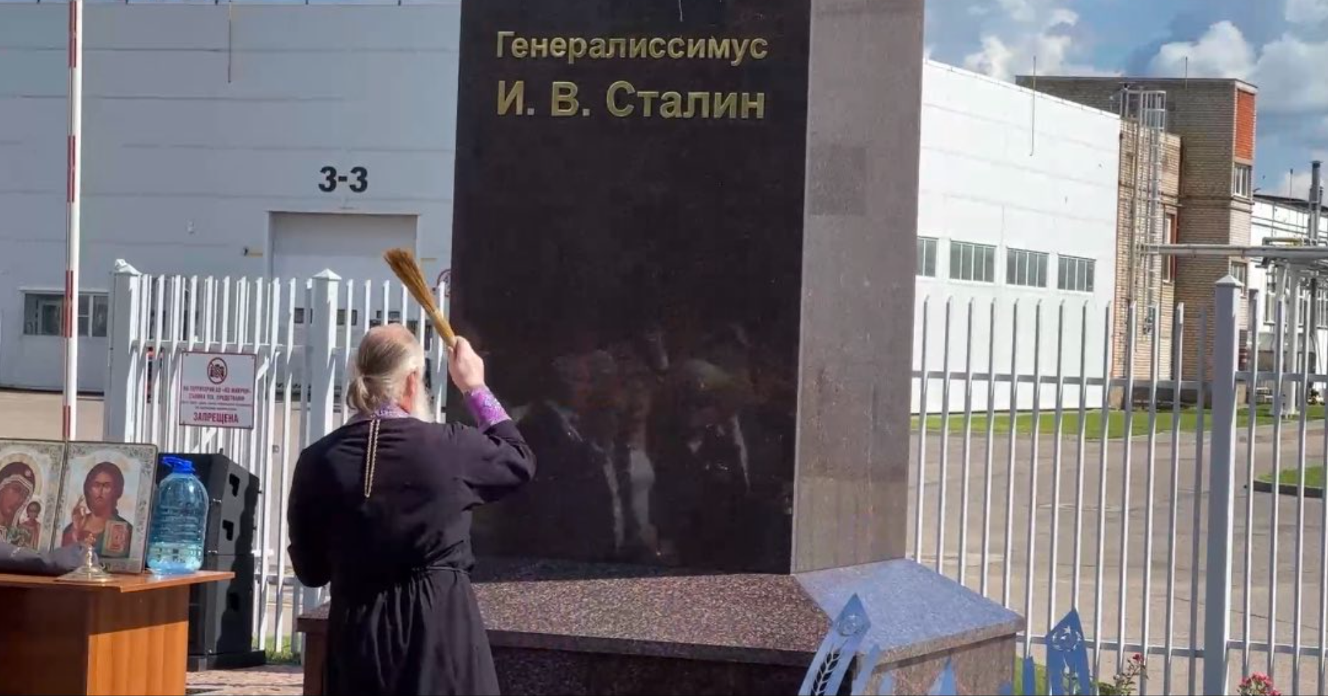 Ils écoutent avec horreur les noms des victimes de Staline. Pourquoi Poutine et d’autres Russes rendent-ils hommage au dictateur ? 4 Ils écoutent avec horreur les noms des victimes de Staline. Pourquoi Poutine et d’autres Russes rendent-ils hommage au dictateur ? - 3