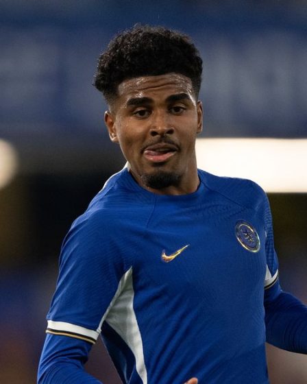 Ian Maatsen, l'étoile de Chelsea, se dit "très enthousiaste" à l'idée de déménager à Man City et d'autres rumeurs de transfert. 2 Ian Maatsen, l'étoile de Chelsea, se dit "très enthousiaste" à l'idée de déménager à Man City et d'autres rumeurs de transfert. - 1