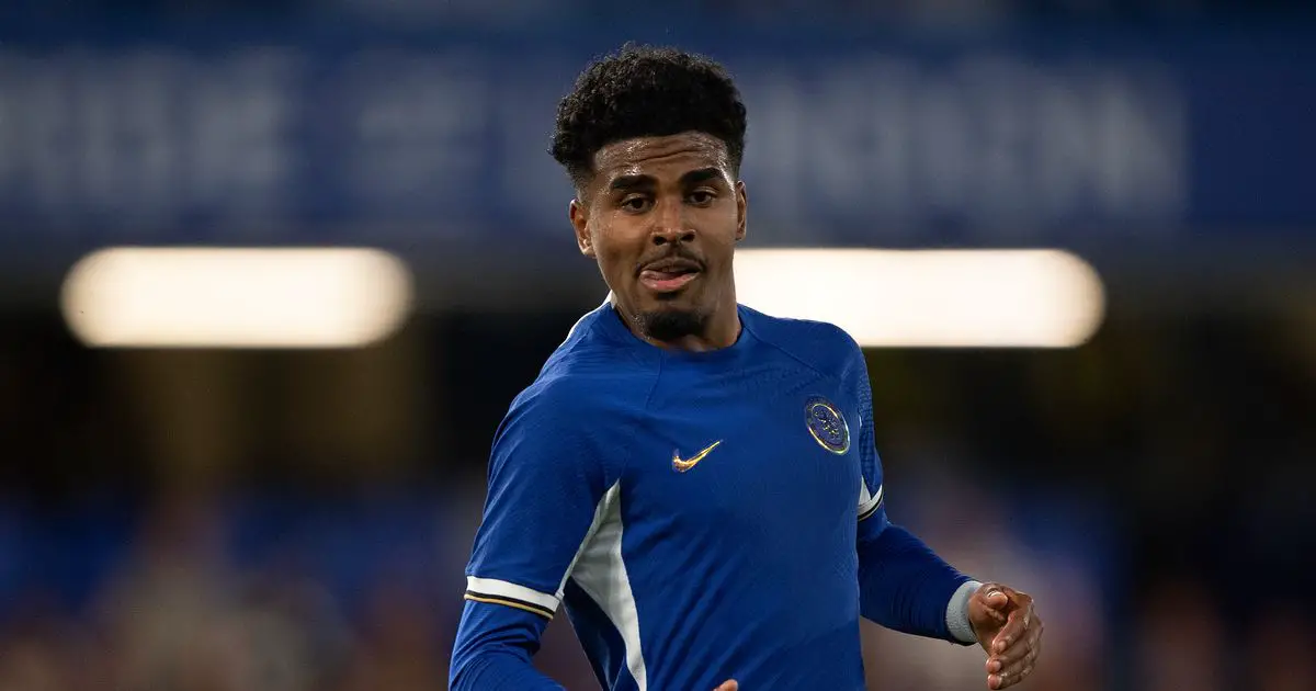 Ian Maatsen, l'étoile de Chelsea, se dit "très enthousiaste" à l'idée de déménager à Man City et d'autres rumeurs de transfert. 4 Ian Maatsen, l'étoile de Chelsea, se dit "très enthousiaste" à l'idée de déménager à Man City et d'autres rumeurs de transfert. - 3