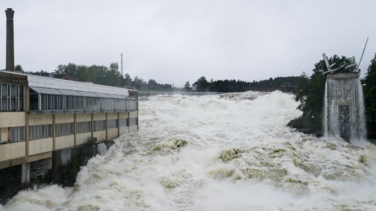 Les Norvégiens se préparent à de nouvelles inondations et destructions après des jours de fortes pluies - 3