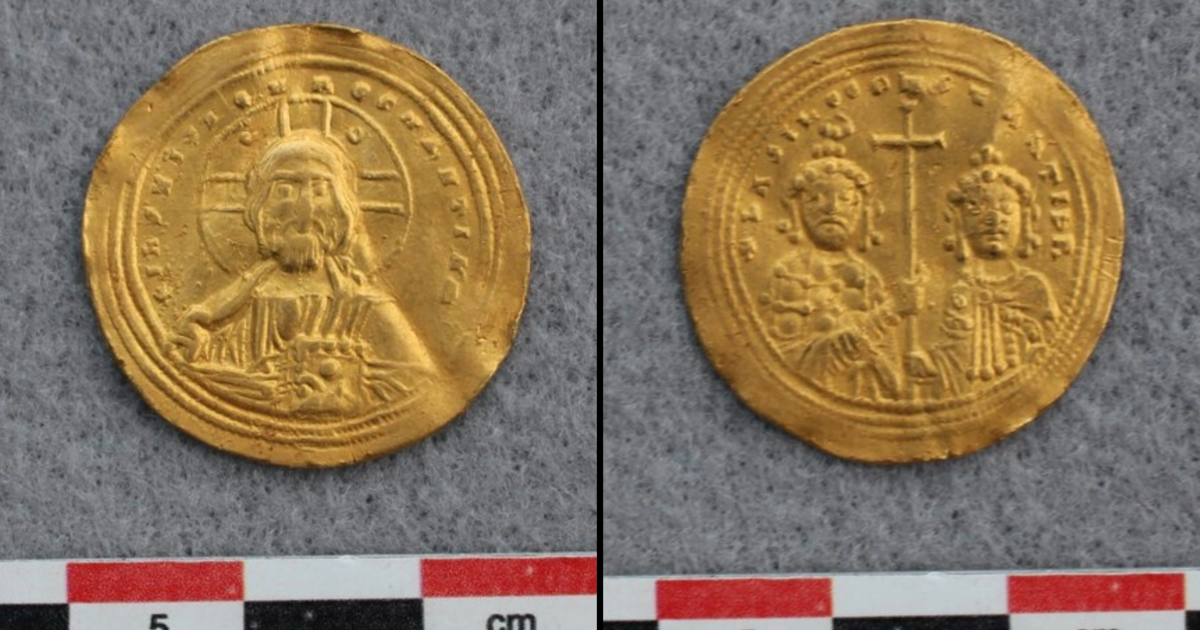 Un détecteur de métaux trouve une pièce d'or ancienne "très rare" en Norvège, à plus de 1 600 km de son origine. 4 Un détecteur de métaux trouve une pièce d'or ancienne "très rare" en Norvège, à plus de 1 600 km de son origine. - 3