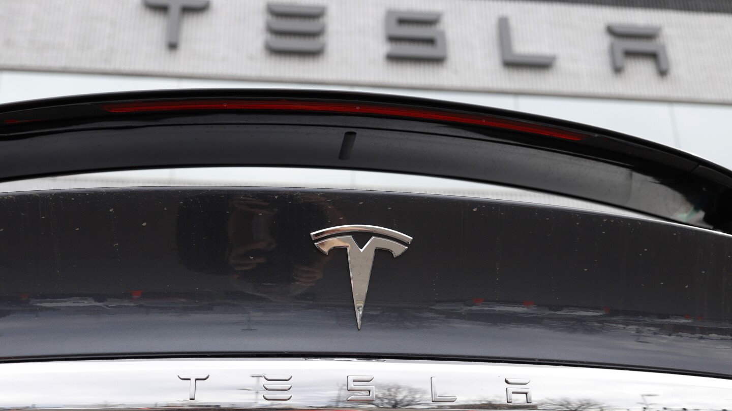 Un groupe de syndicats norvégiens déclare qu'il agira contre Tesla en solidarité avec ses collègues suédois. 4 Un groupe de syndicats norvégiens déclare qu'il agira contre Tesla en solidarité avec ses collègues suédois. - 3