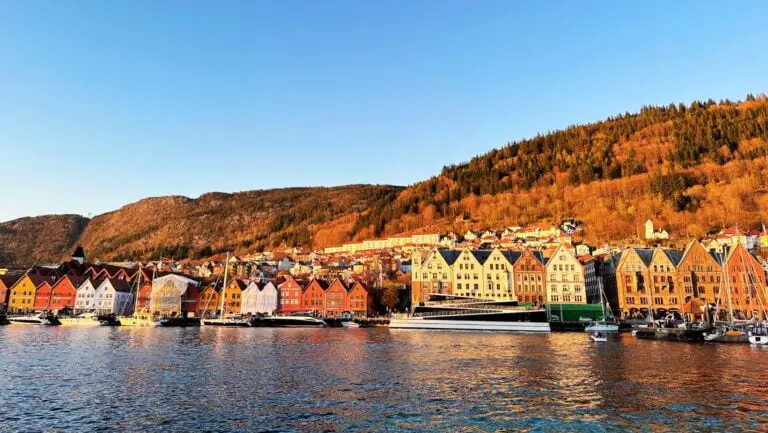 Bergen dans la lumière de l'automne. Photo : David Nikel.