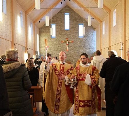 Les moines norvégiens consacrent une nouvelle église dans la région des anciennes ruines de Munkeby - Catholic World Report 11 Les moines norvégiens consacrent une nouvelle église dans la région des anciennes ruines de Munkeby - Catholic World Report - 10