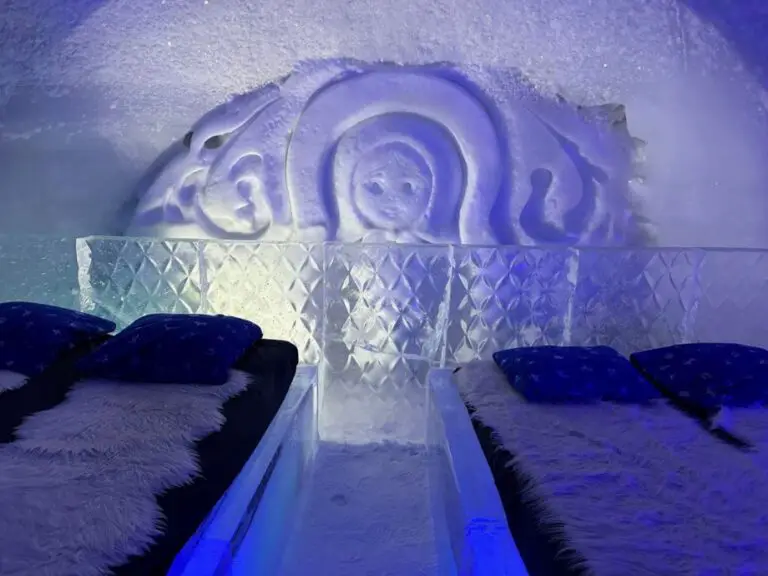 Exemple de chambre à coucher au Kirkenes Snow Hotel. Photo : David Nikel.